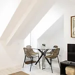 Grace Lovely Bright Apt With Elevator